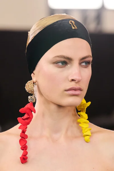 Look 32